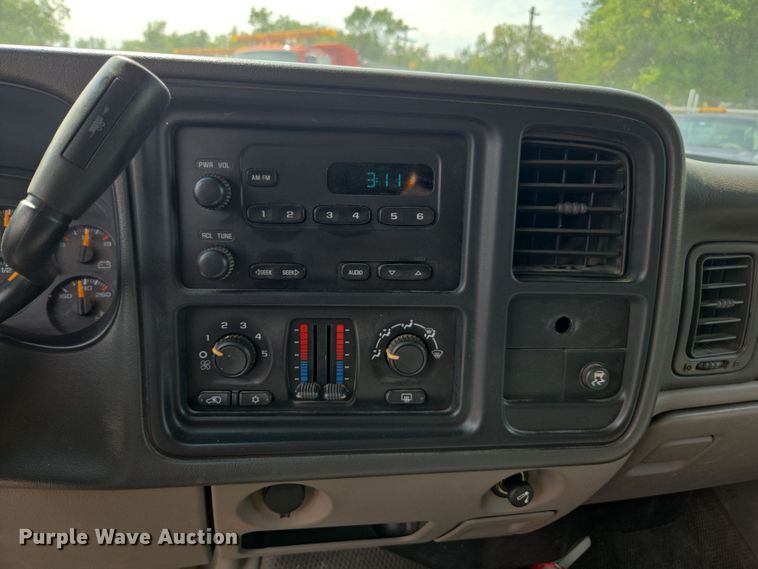 image for item DE2217 2006 Chevrolet Suburban 1500 SUV