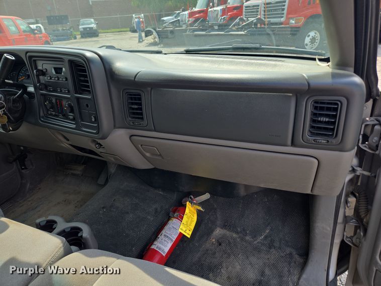 image for item DE2217 2006 Chevrolet Suburban 1500 SUV