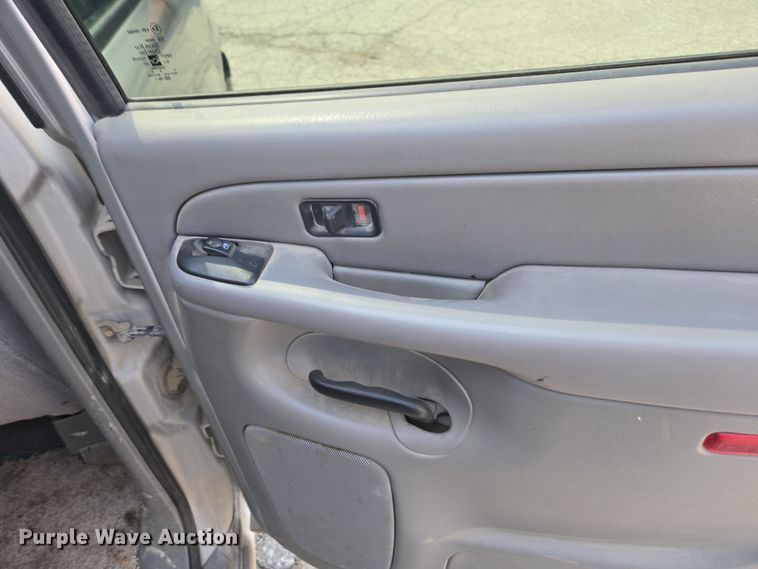 image for item DE2217 2006 Chevrolet Suburban 1500 SUV