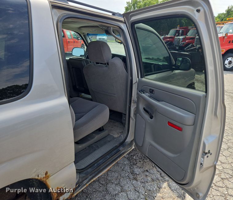 image for item DE2217 2006 Chevrolet Suburban 1500 SUV