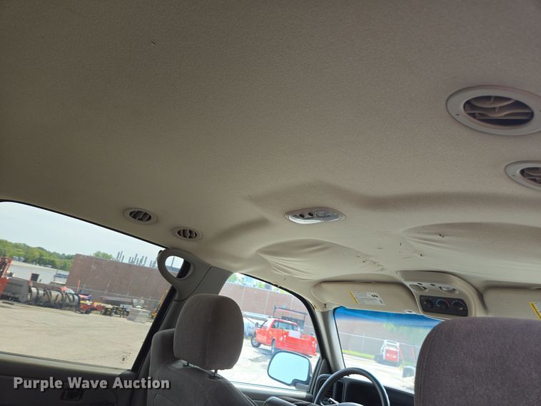 image for item DE2217 2006 Chevrolet Suburban 1500 SUV