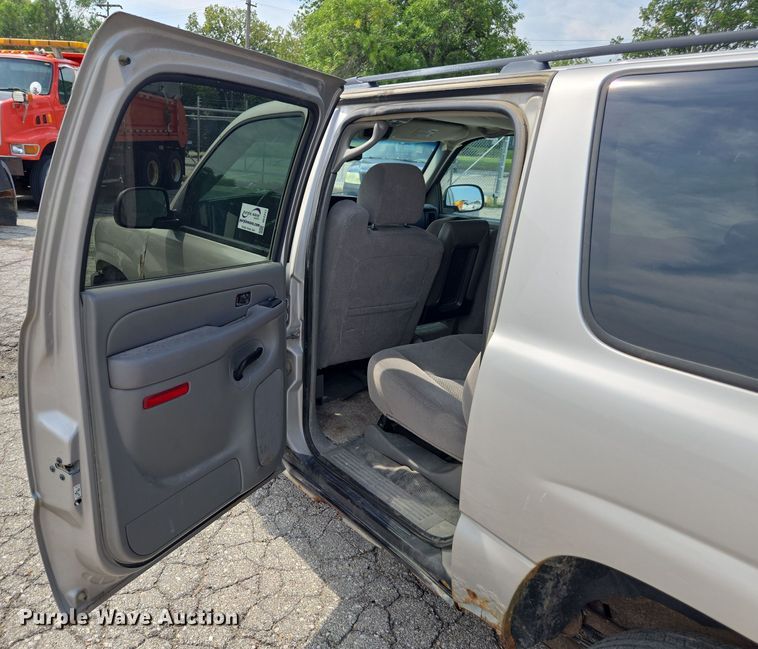 image for item DE2217 2006 Chevrolet Suburban 1500 SUV