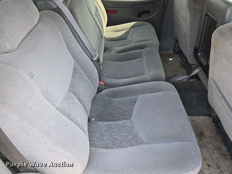 image for item DE2217 2006 Chevrolet Suburban 1500 SUV