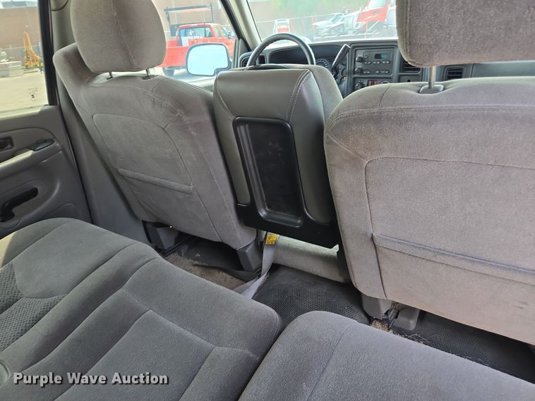 image for item DE2217 2006 Chevrolet Suburban 1500 SUV