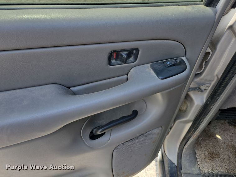 image for item DE2217 2006 Chevrolet Suburban 1500 SUV