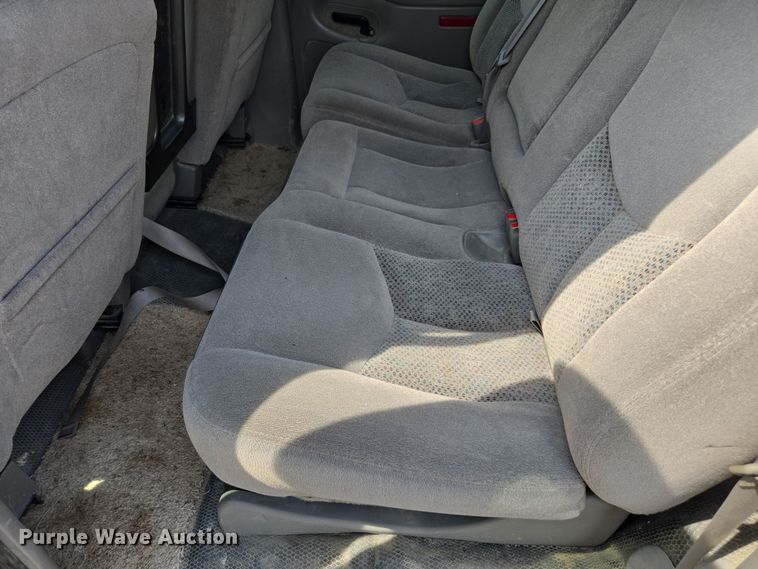 image for item DE2217 2006 Chevrolet Suburban 1500 SUV