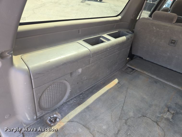 image for item DE2217 2006 Chevrolet Suburban 1500 SUV