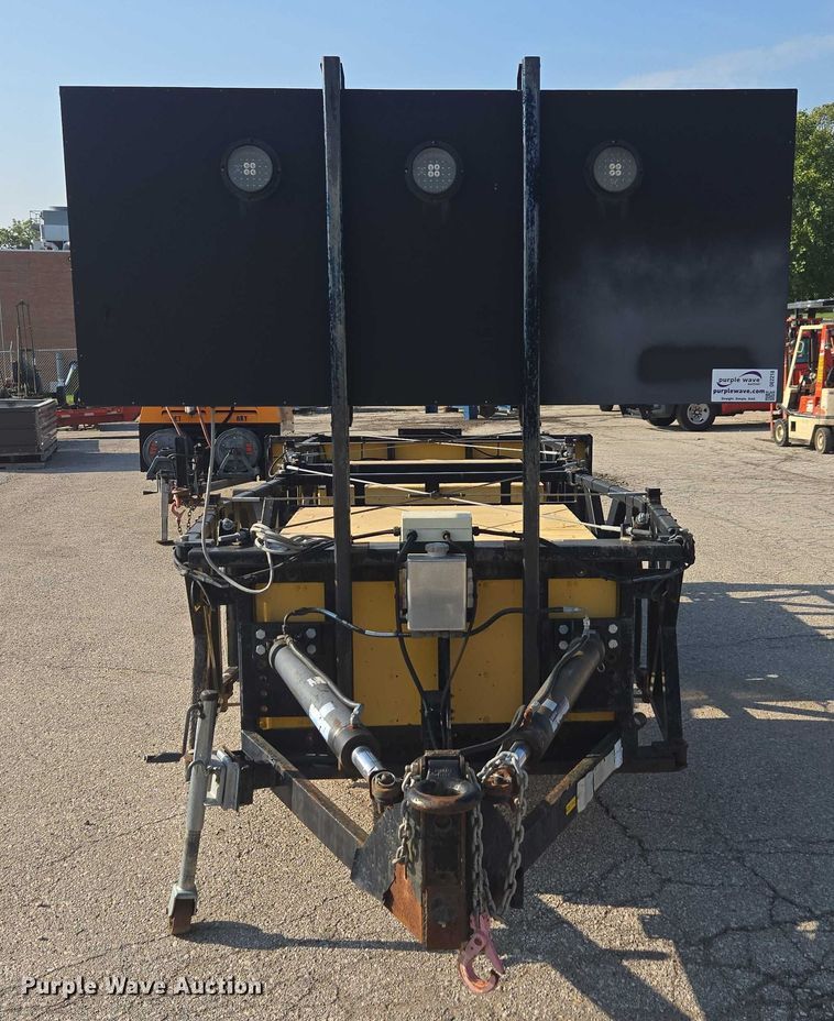 image for item DE2218 2013 Energy Absorption Systems crash attenuator trailer