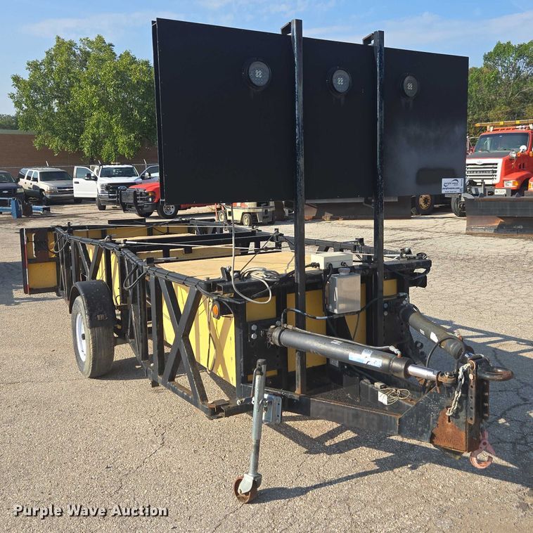 image for item DE2218 2013 Energy Absorption Systems crash attenuator trailer