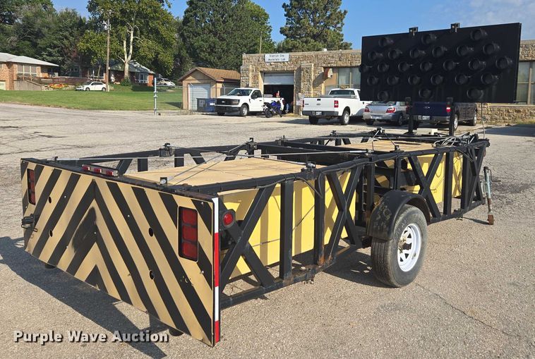 image for item DE2218 2013 Energy Absorption Systems crash attenuator trailer