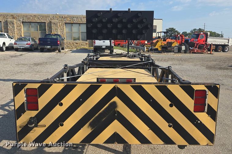 image for item DE2218 2013 Energy Absorption Systems crash attenuator trailer