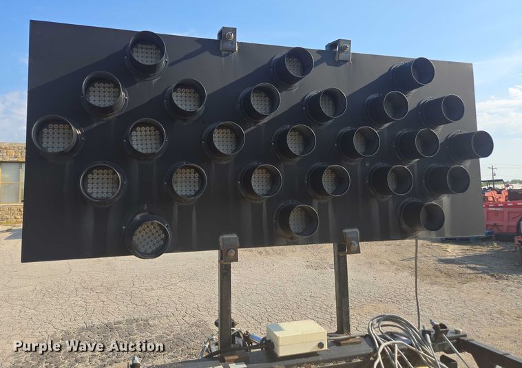 image for item DE2218 2013 Energy Absorption Systems crash attenuator trailer