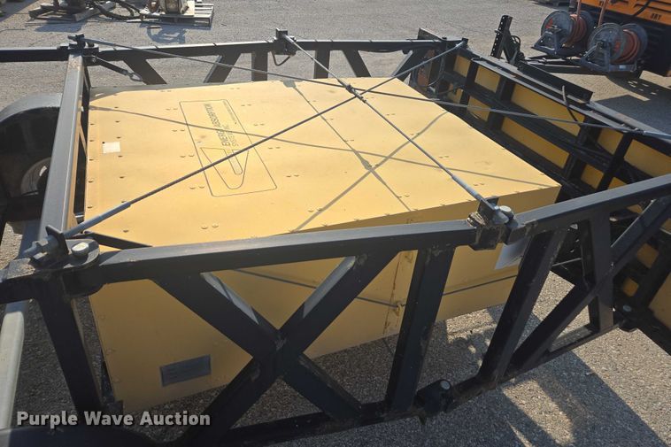 image for item DE2218 2013 Energy Absorption Systems crash attenuator trailer