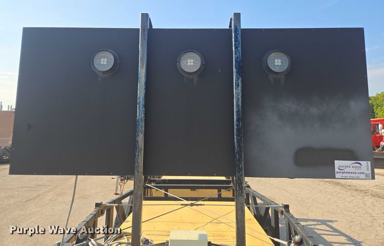 image for item DE2218 2013 Energy Absorption Systems crash attenuator trailer