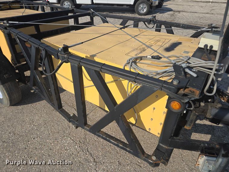 image for item DE2218 2013 Energy Absorption Systems crash attenuator trailer