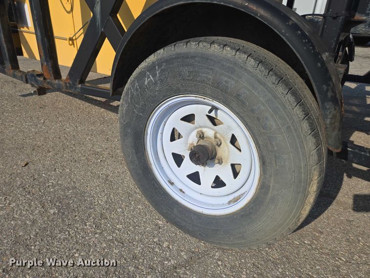 image for item DE2218 2013 Energy Absorption Systems crash attenuator trailer