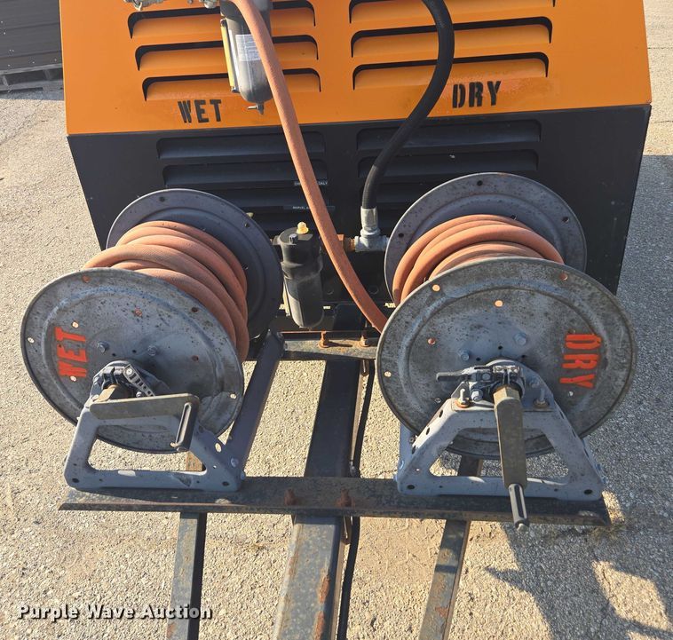 image for item DE2225 2012 Sullivan Palatek D0185PJD air compressor