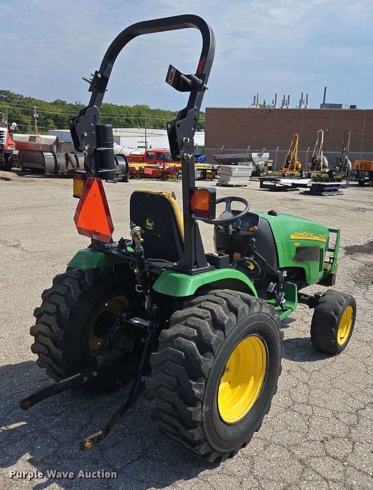 image for item DE2230 2008 John Deere 2520 MFWD tractor