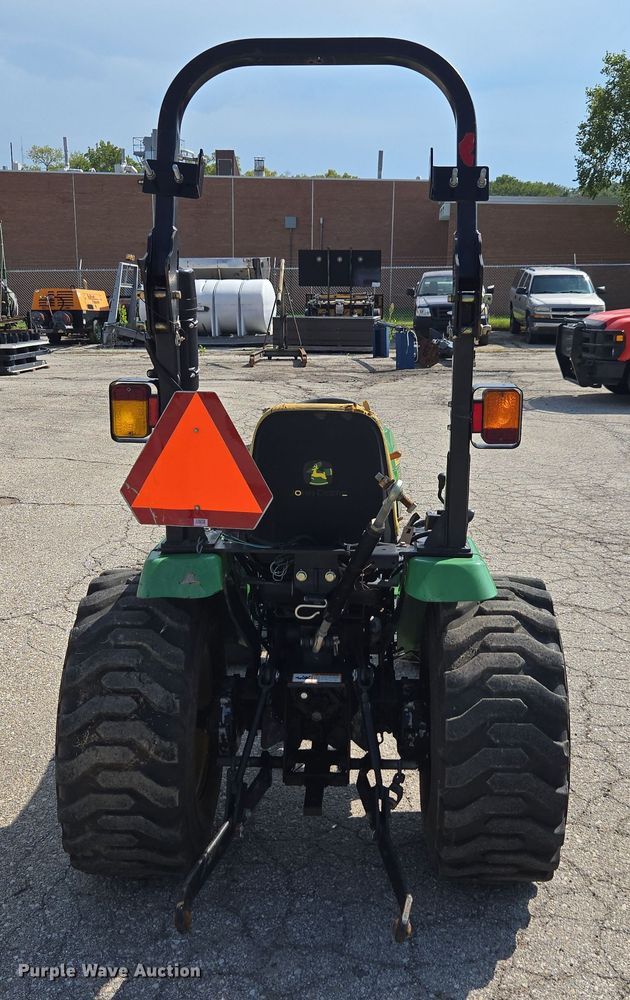 image for item DE2230 2008 John Deere 2520 MFWD tractor