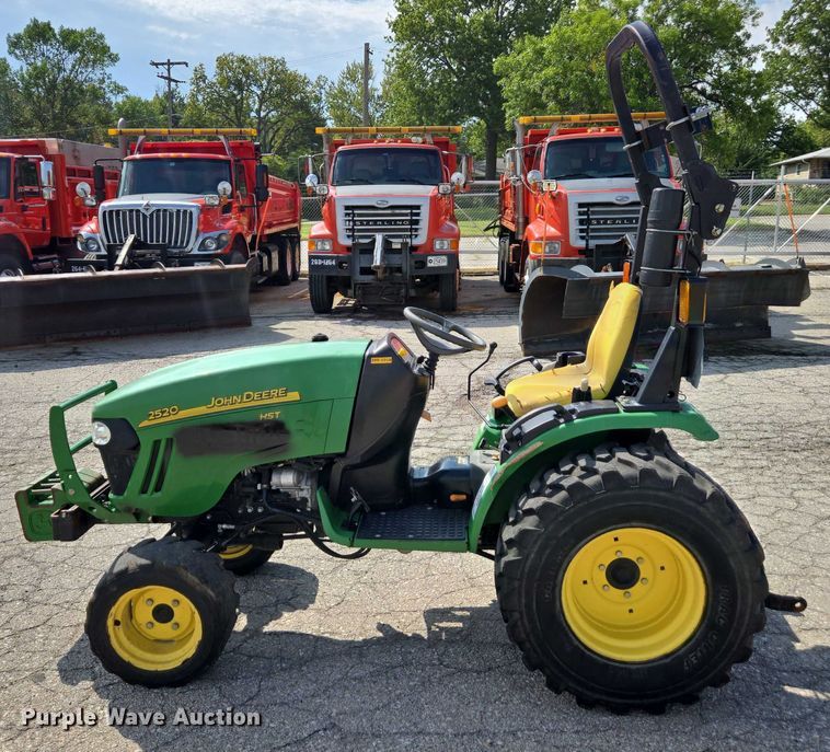 image for item DE2230 2008 John Deere 2520 MFWD tractor