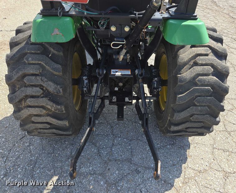 image for item DE2230 2008 John Deere 2520 MFWD tractor