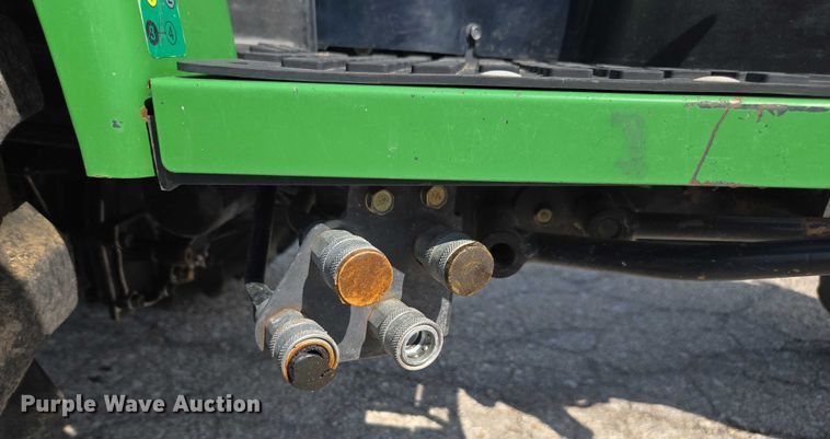 image for item DE2230 2008 John Deere 2520 MFWD tractor