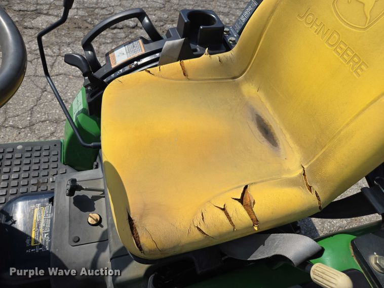 image for item DE2230 2008 John Deere 2520 MFWD tractor