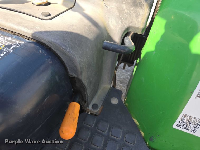 image for item DE2230 2008 John Deere 2520 MFWD tractor