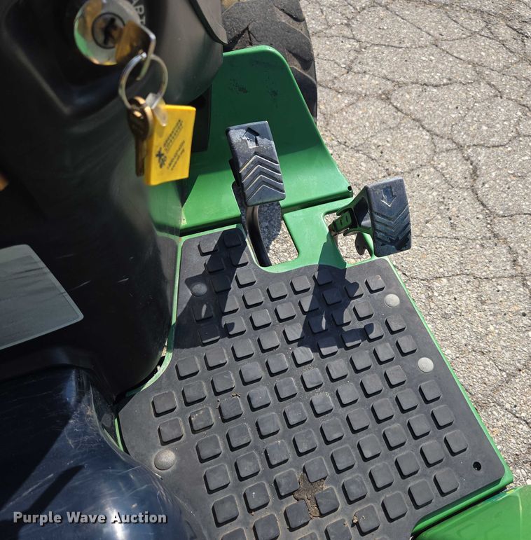 image for item DE2230 2008 John Deere 2520 MFWD tractor