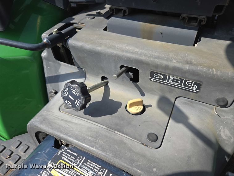 image for item DE2230 2008 John Deere 2520 MFWD tractor