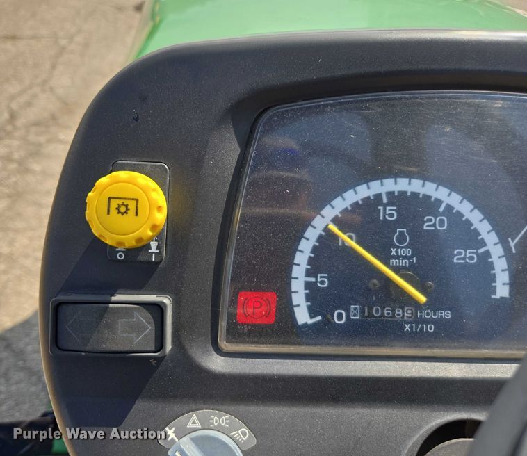 image for item DE2230 2008 John Deere 2520 MFWD tractor