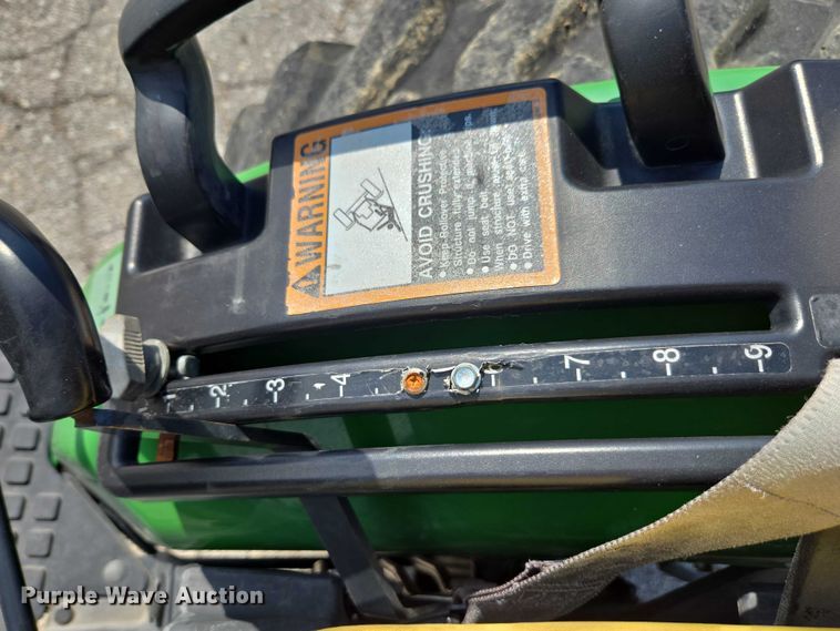 image for item DE2230 2008 John Deere 2520 MFWD tractor