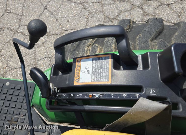 image for item DE2230 2008 John Deere 2520 MFWD tractor