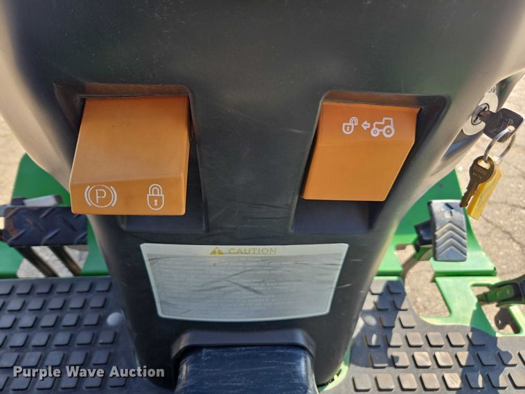 image for item DE2230 2008 John Deere 2520 MFWD tractor