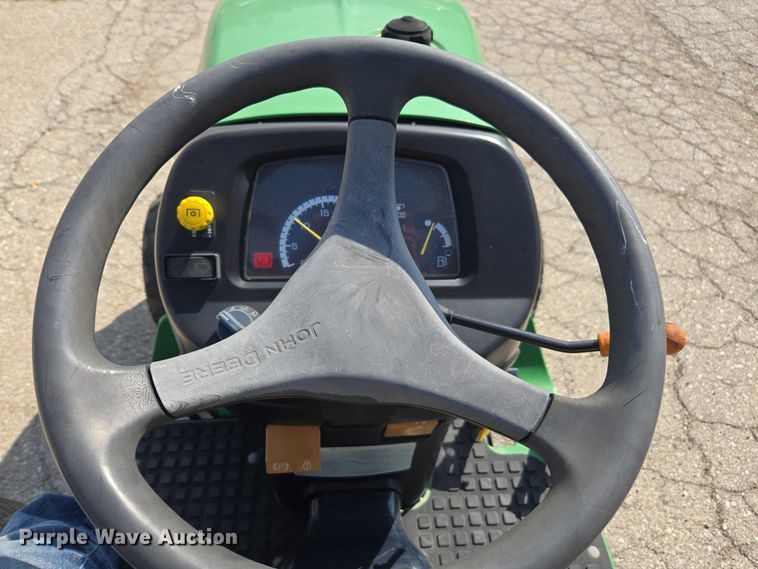image for item DE2230 2008 John Deere 2520 MFWD tractor