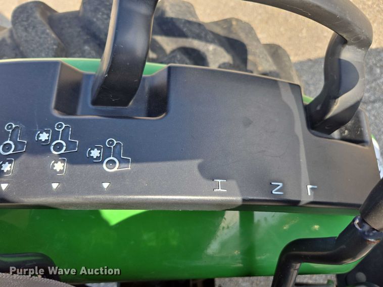 image for item DE2230 2008 John Deere 2520 MFWD tractor