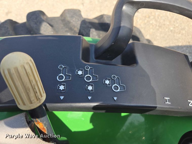 image for item DE2230 2008 John Deere 2520 MFWD tractor