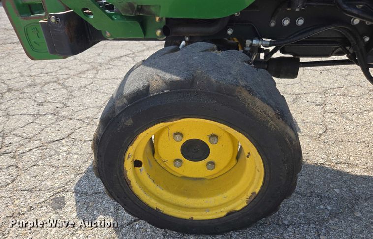 image for item DE2230 2008 John Deere 2520 MFWD tractor