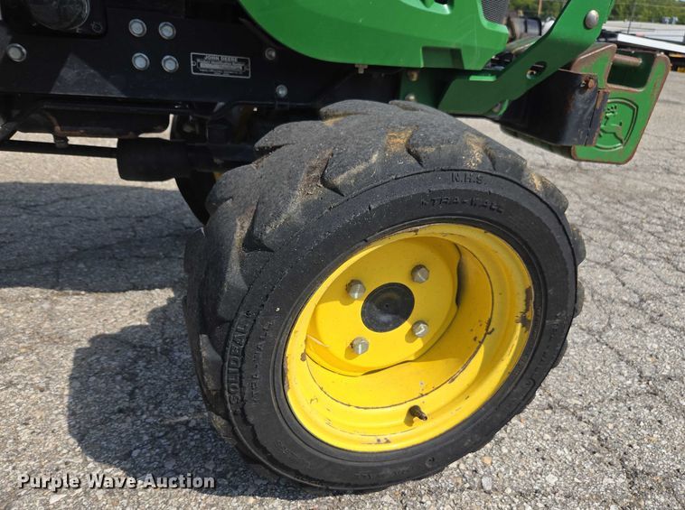 image for item DE2230 2008 John Deere 2520 MFWD tractor