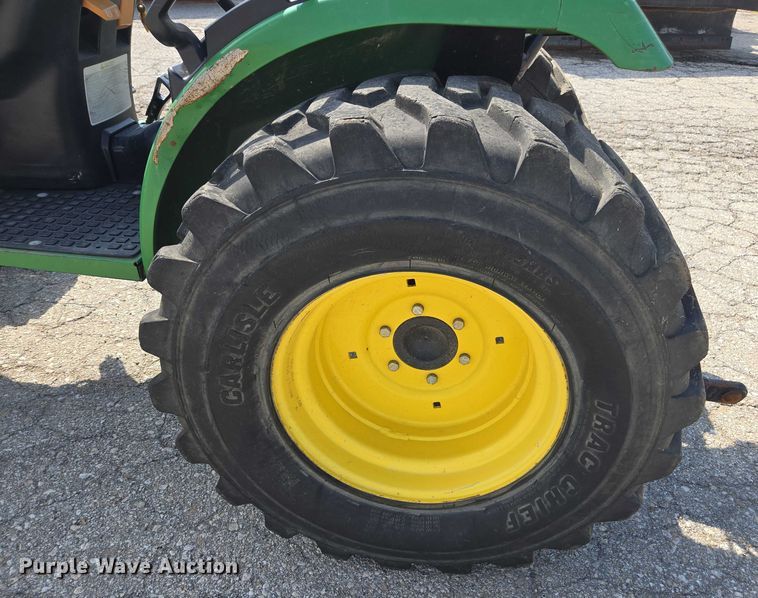 image for item DE2230 2008 John Deere 2520 MFWD tractor