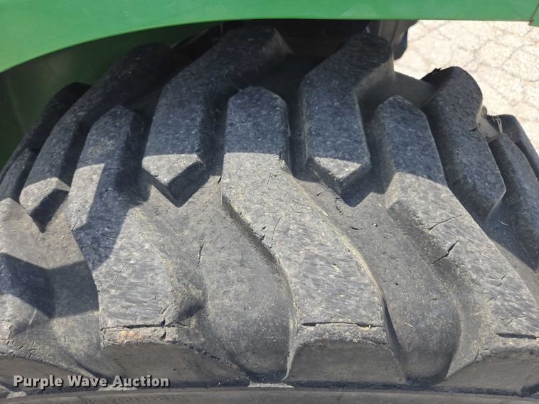 image for item DE2230 2008 John Deere 2520 MFWD tractor