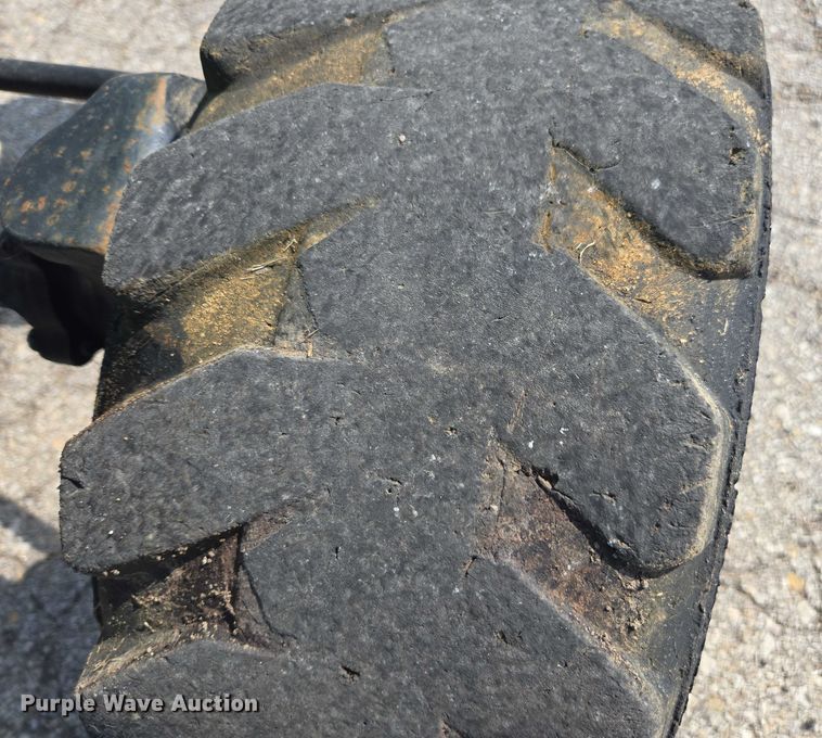 image for item DE2230 2008 John Deere 2520 MFWD tractor