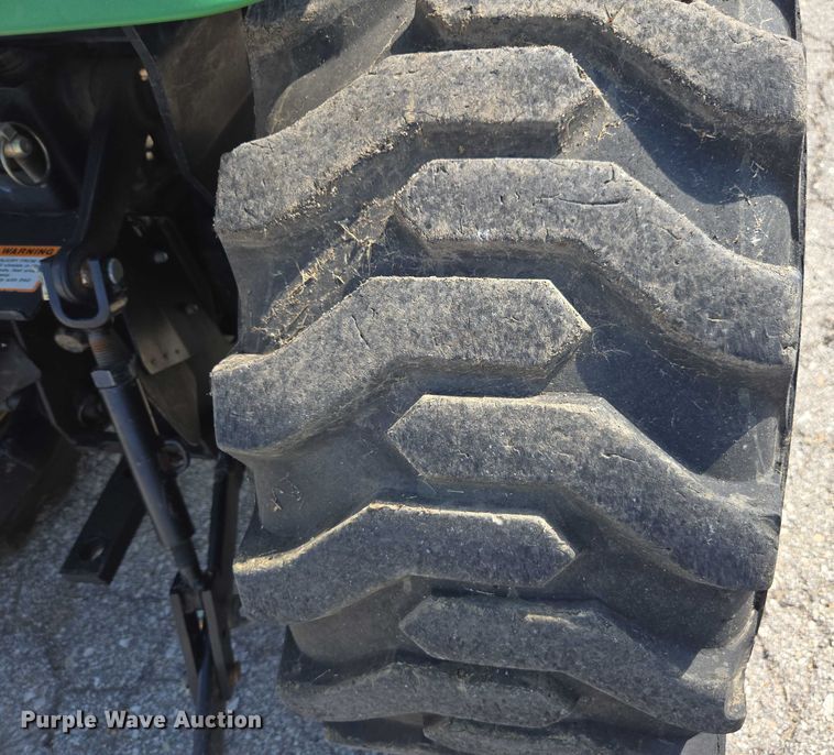 image for item DE2230 2008 John Deere 2520 MFWD tractor