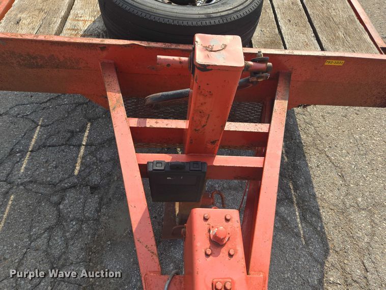 image for item DE2233 2002 Fannin tilt deck equipment trailer