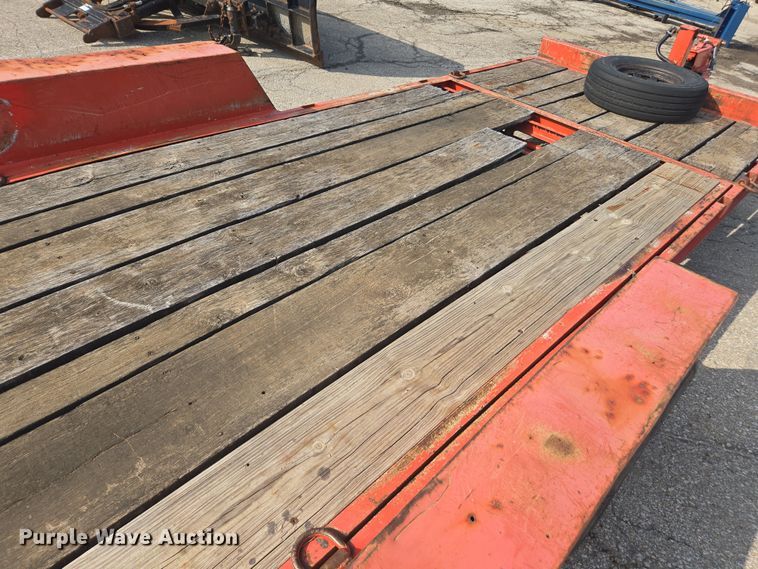 image for item DE2233 2002 Fannin tilt deck equipment trailer