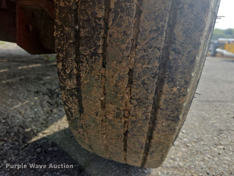 image for item DE2233 2002 Fannin tilt deck equipment trailer