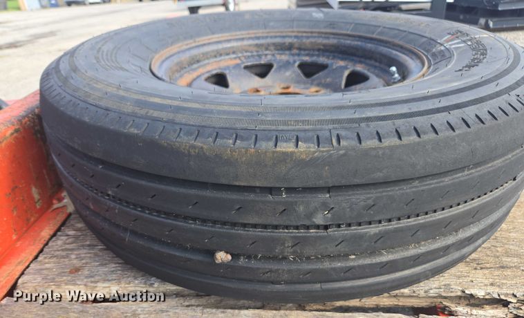 image for item DE2233 2002 Fannin tilt deck equipment trailer