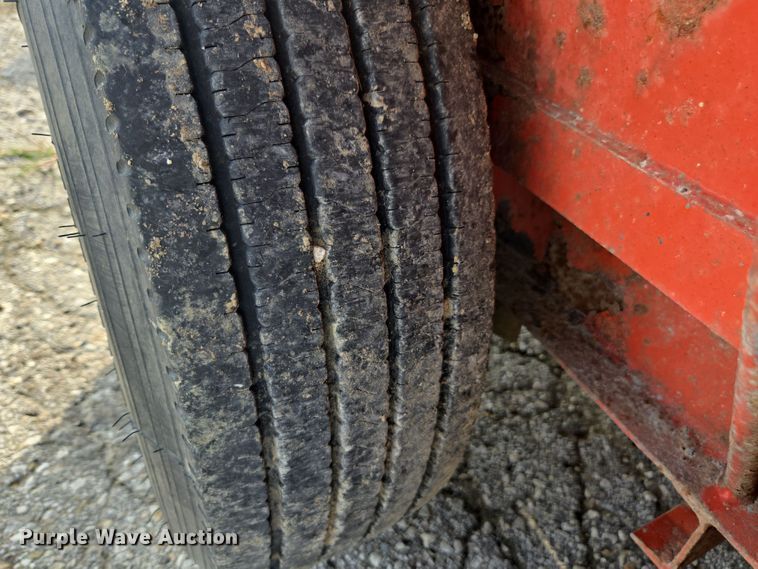 image for item DE2233 2002 Fannin tilt deck equipment trailer