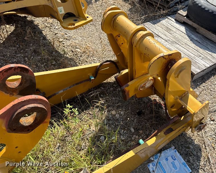 image for item DE2238 Caterpillar 918M wheel loader frame