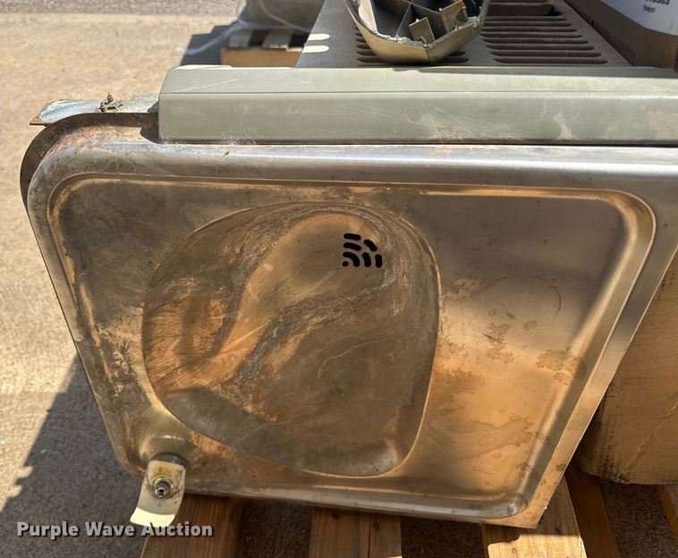 image for item DE2243 (2) drinking fountains